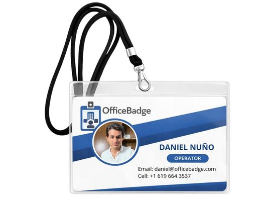 Gafete de Oficina Esencial — Horizontal (Cordón Negro)